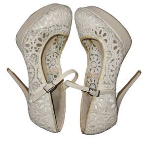 RUE 21 etc Cream Crochet Lace Mary Jane Style Platform Buckle Heels Size Large
